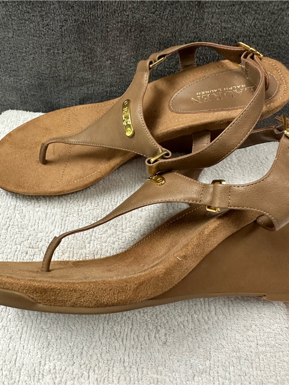 Lauren Ralph Lauren Brown T-Strap Sandals with Gold Accents - Picture 4 of 7
